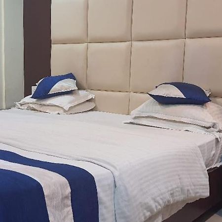 כלכותה Hotel Presidency Inn מראה חיצוני תמונה