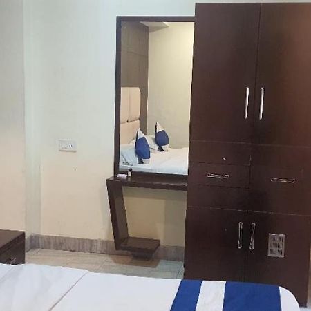 כלכותה Hotel Presidency Inn מראה חיצוני תמונה