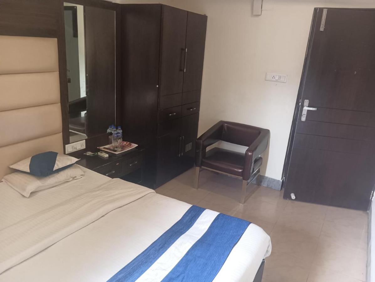 כלכותה Hotel Presidency Inn מראה חיצוני תמונה