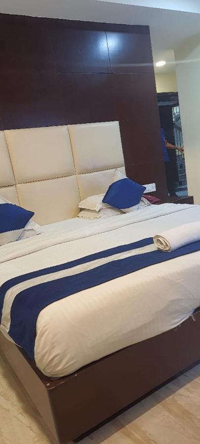 כלכותה Hotel Presidency Inn מראה חיצוני תמונה
