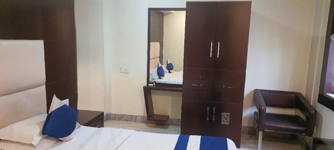 כלכותה Hotel Presidency Inn מראה חיצוני תמונה