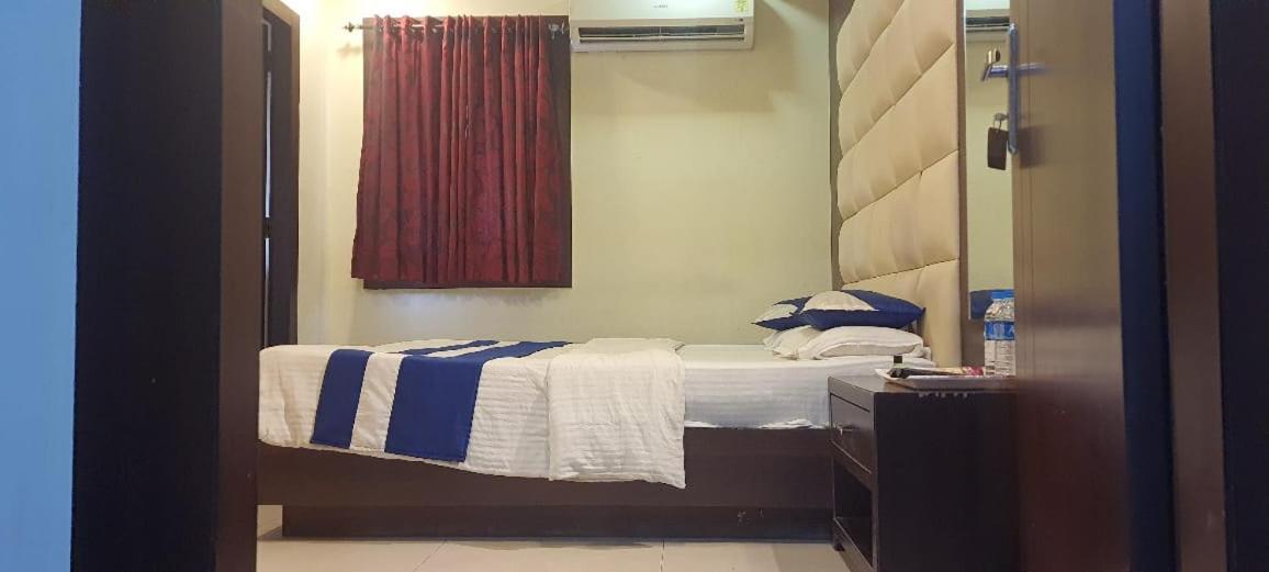 כלכותה Hotel Presidency Inn מראה חיצוני תמונה